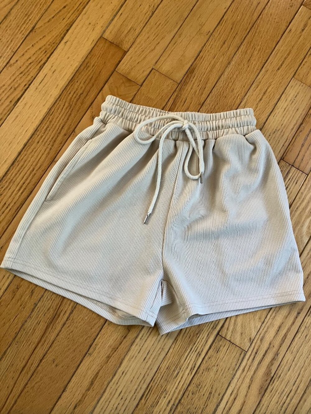 Worn Shein Cream Color Shorts w/Drawstring Size S, w/pockets